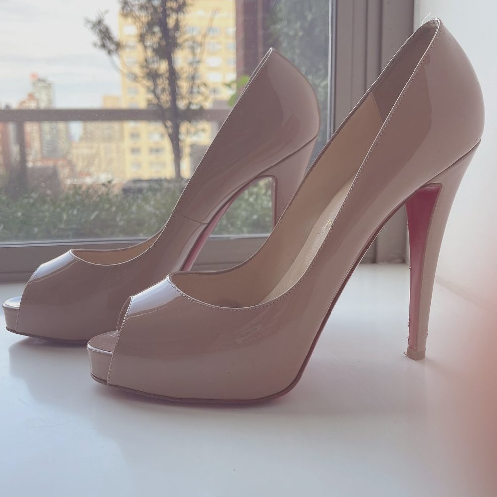 CHRISTIAN LOUBOUTIN Nude Patent Leather Bianca Platform Heels